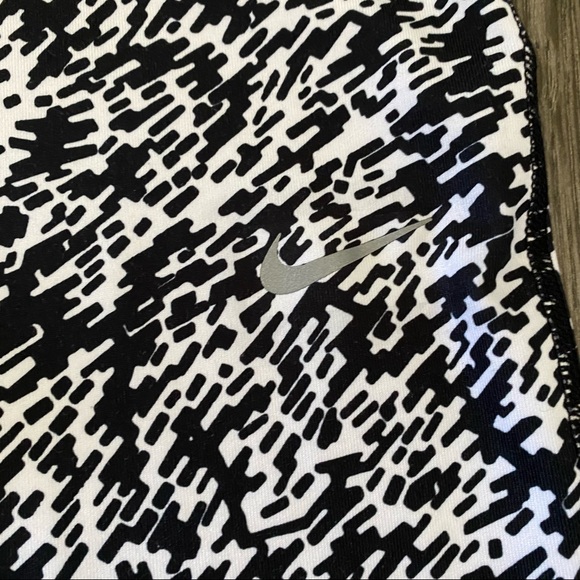 Nike Dri-Fit Black and White Capri Leggings S - Picture 3 of 11